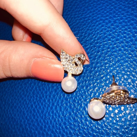 Gorgeous Swan Zircon Pearl Earrings - Picture 4 of 4